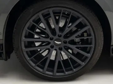 Aston Martin DBX 707