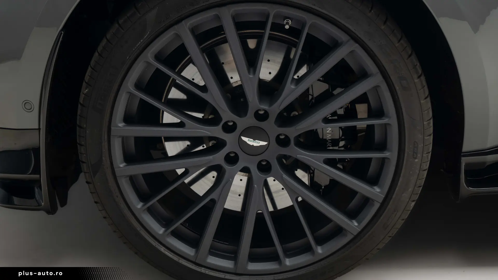 Aston Martin DBX 707