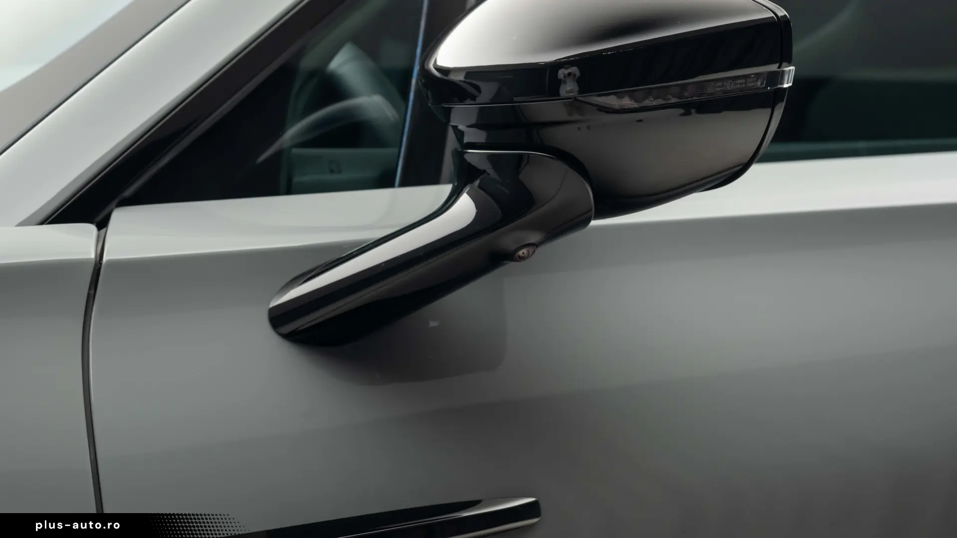 Aston Martin DBX 707