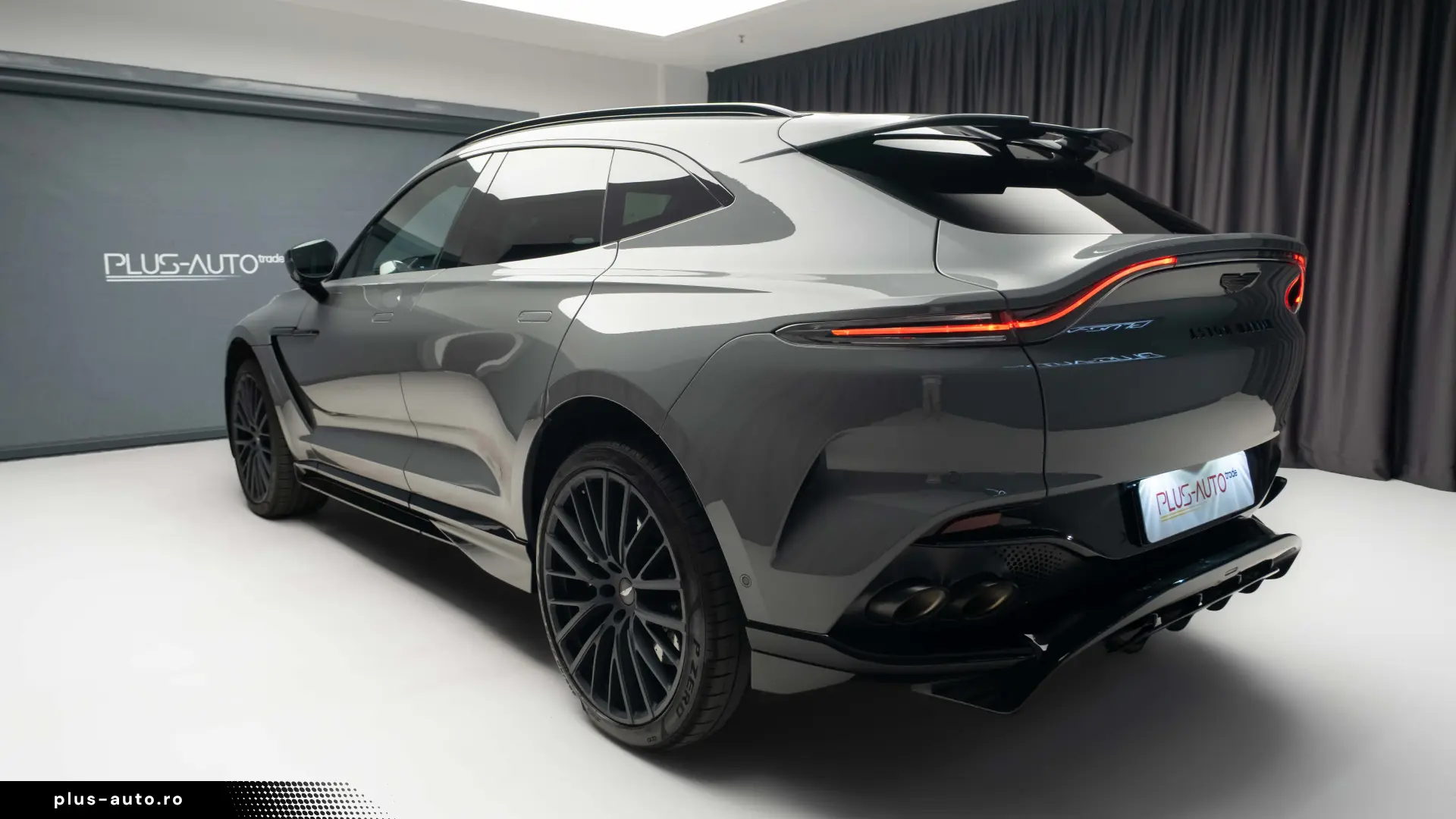 Aston Martin DBX 707