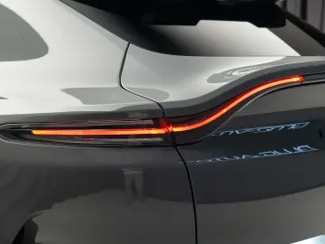 Aston Martin DBX 707