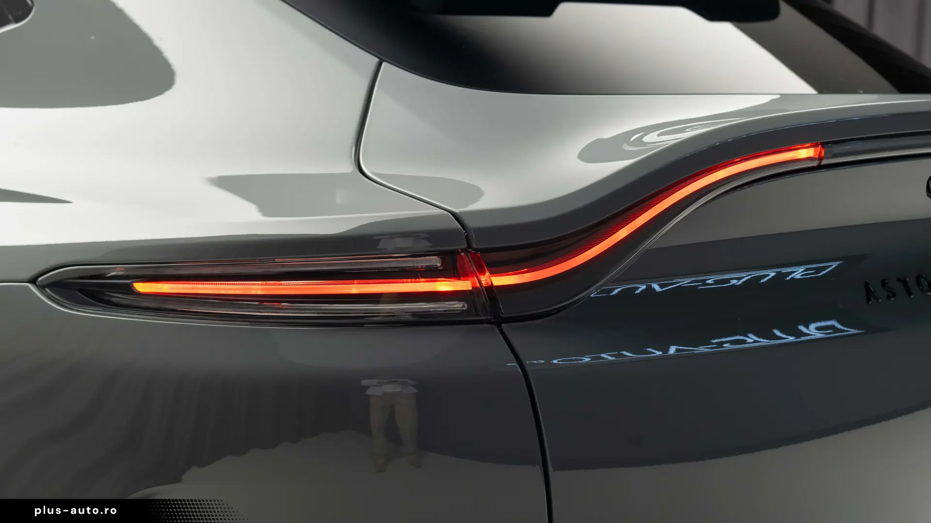 Aston Martin DBX 707