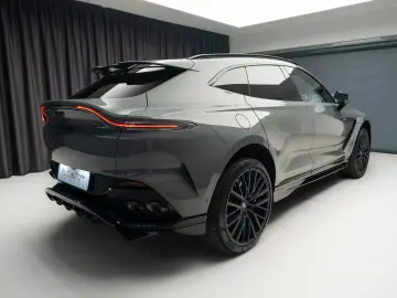 Aston Martin DBX 707
