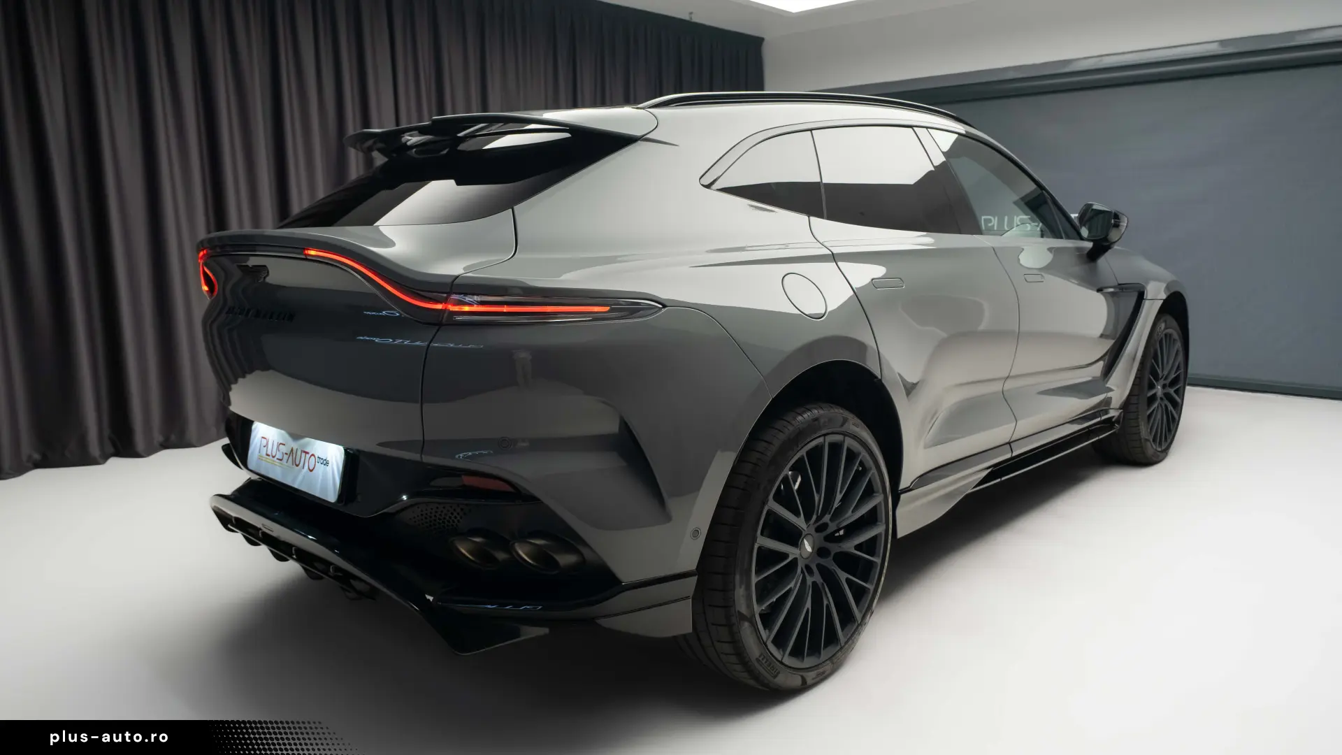 Aston Martin DBX 707