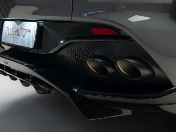 Aston Martin DBX 707