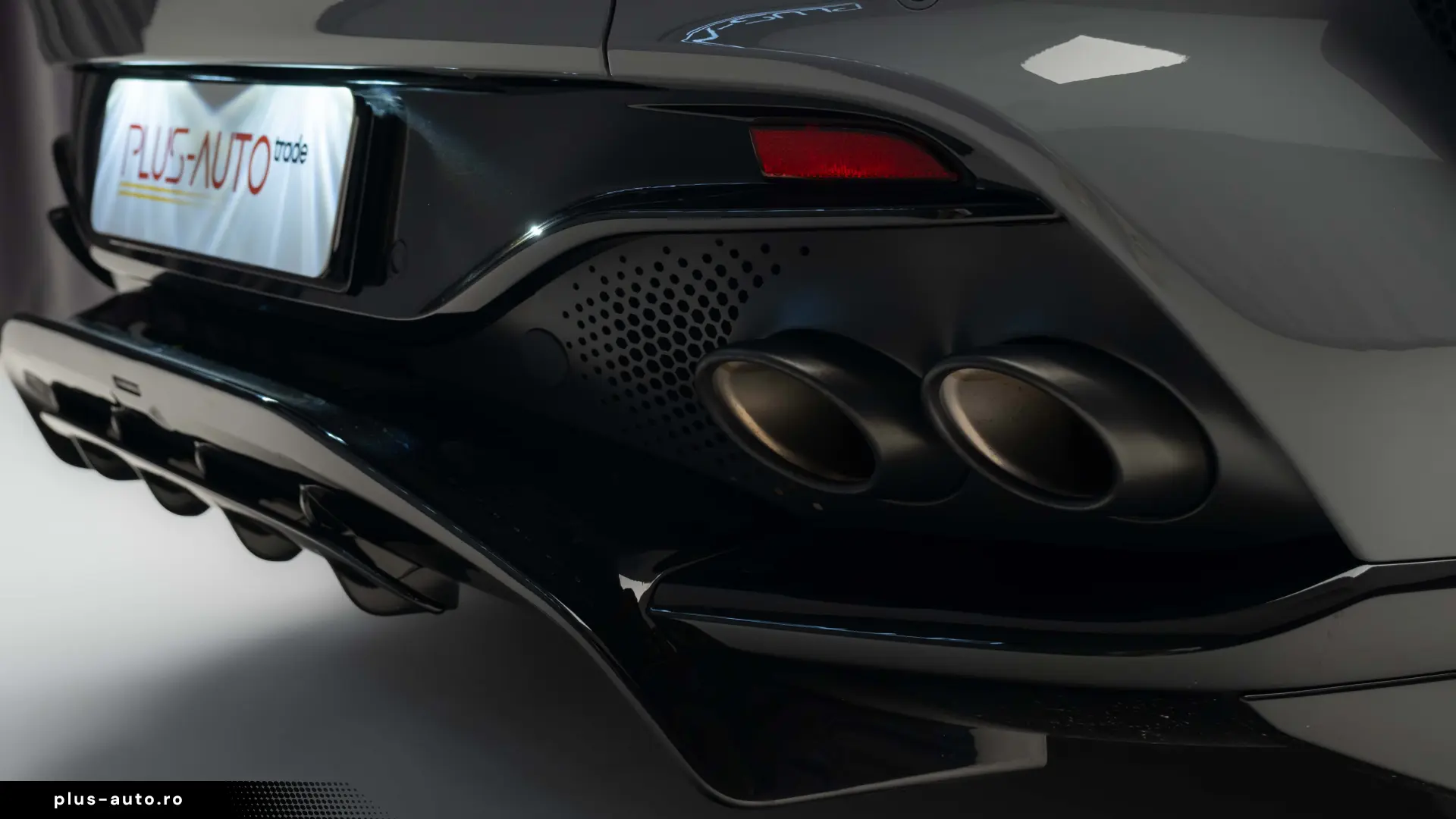 Aston Martin DBX 707