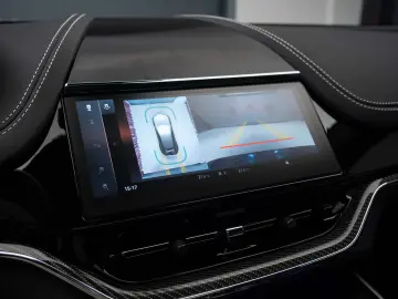 Aston Martin DBX 707