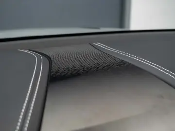 Aston Martin DBX 707