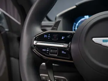 Aston Martin DBX 707