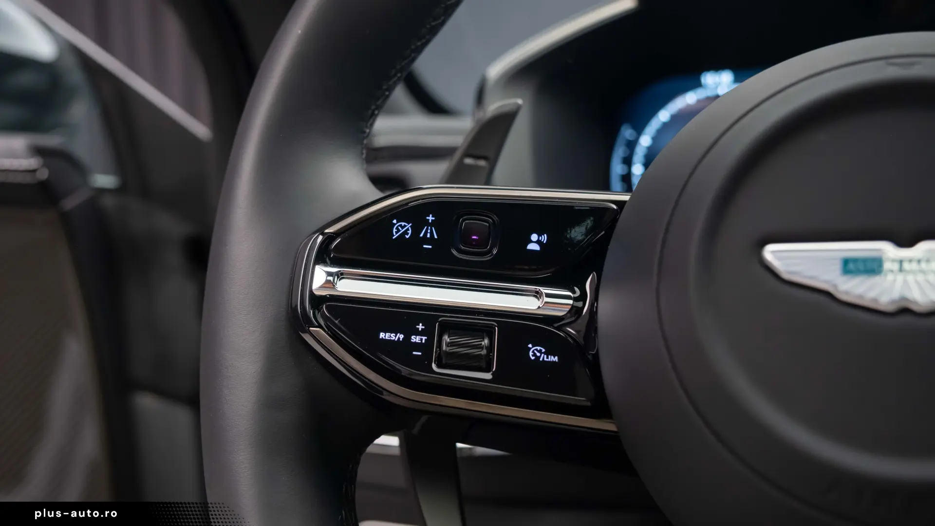 Aston Martin DBX 707