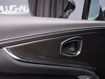 Aston Martin DBX 707