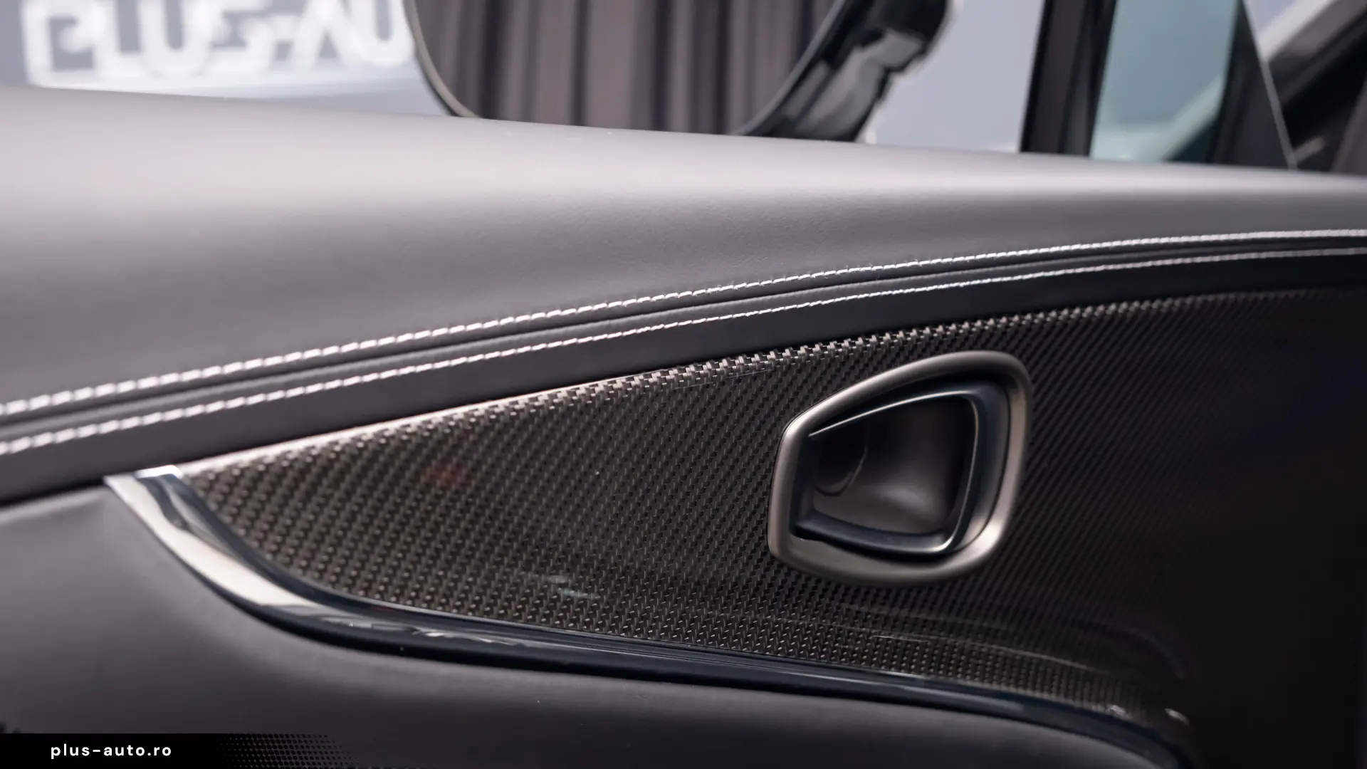 Aston Martin DBX 707
