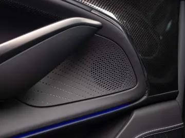 Aston Martin DBX 707