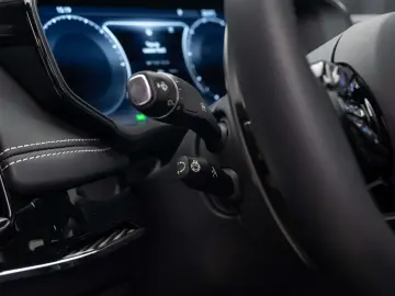 Aston Martin DBX 707