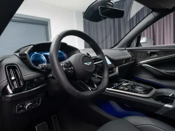 Aston Martin DBX 707