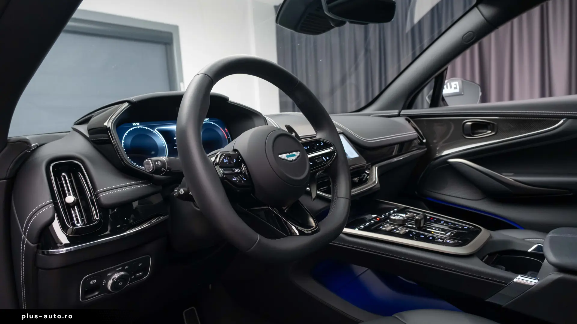 Aston Martin DBX 707