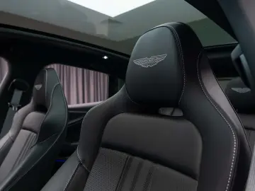 Aston Martin DBX 707