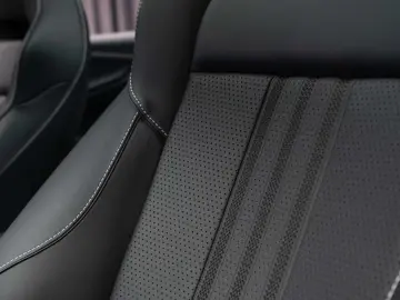 Aston Martin DBX 707