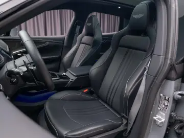 Aston Martin DBX 707