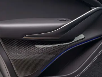 Aston Martin DBX 707