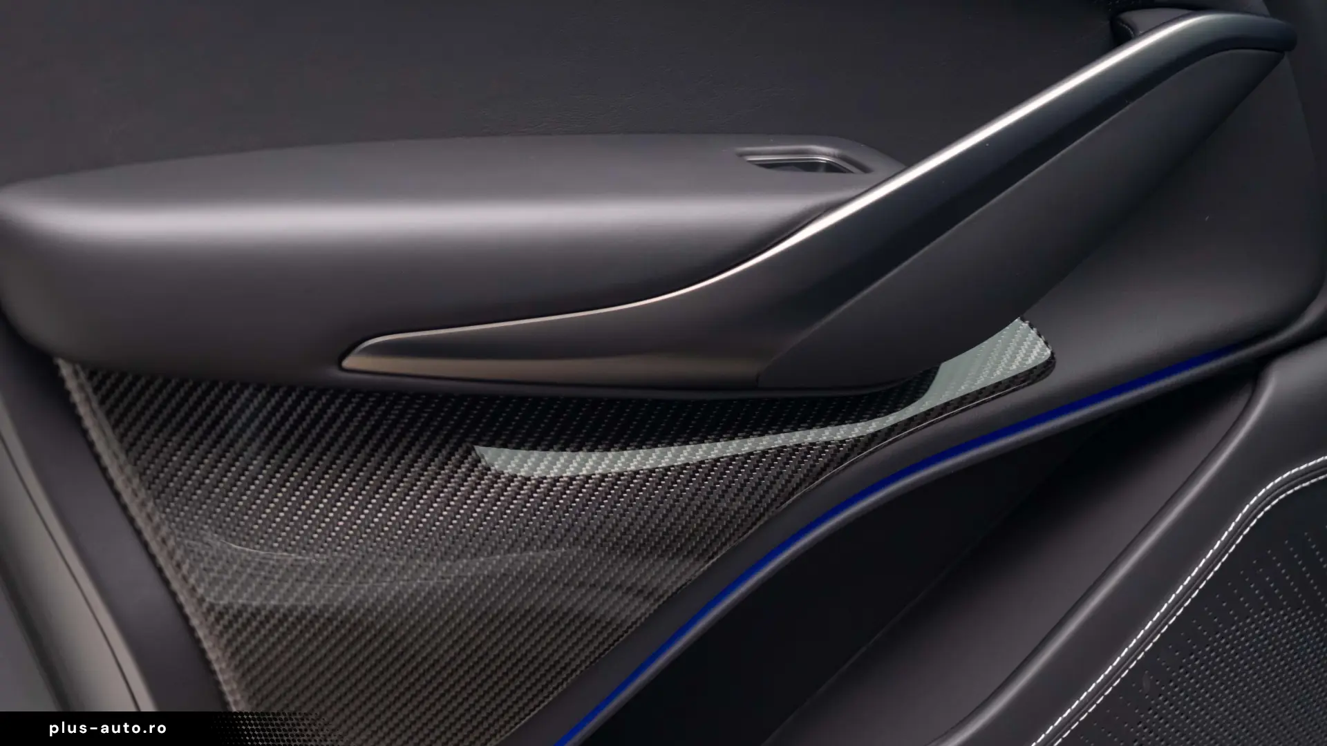 Aston Martin DBX 707