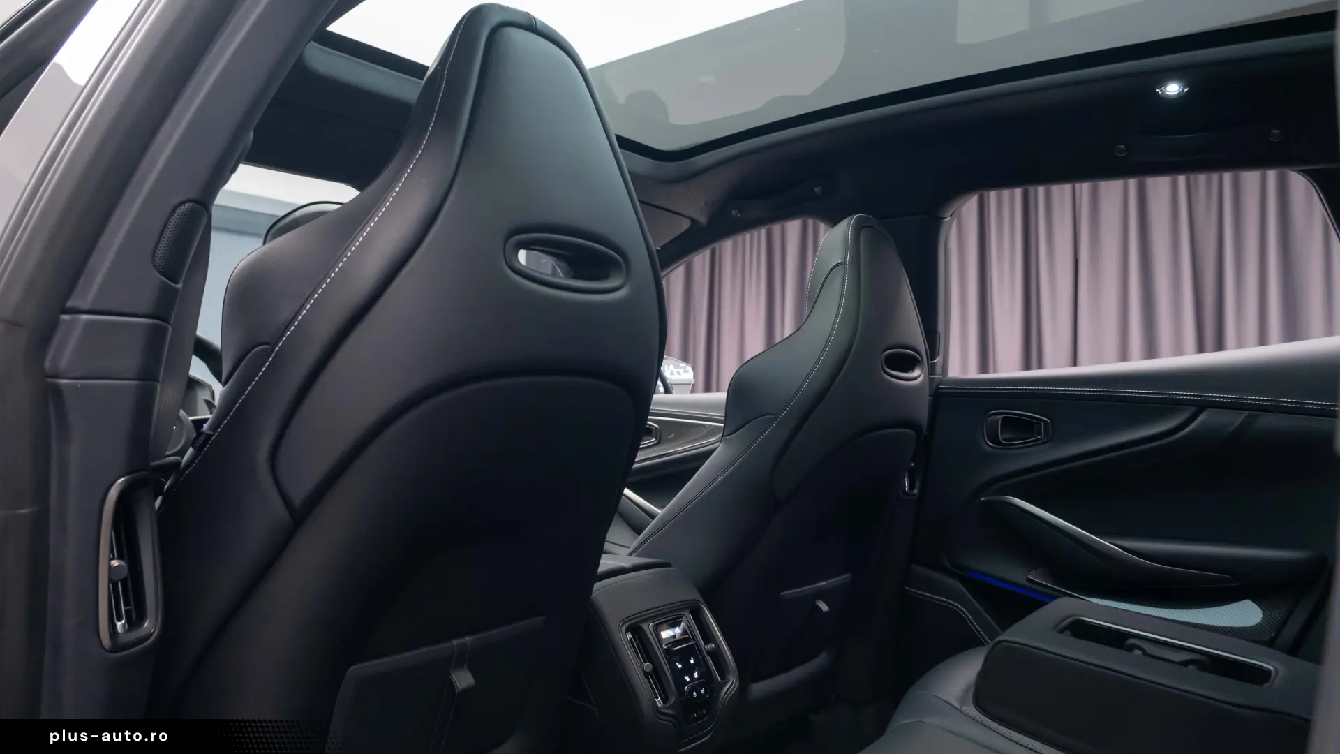 Aston Martin DBX 707