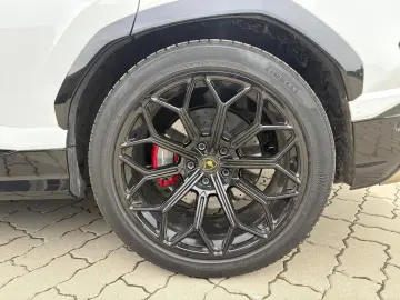 LAMBORGHINI Urus MY2022  Pano  B&O  HUD  Akrapovic  Massage
