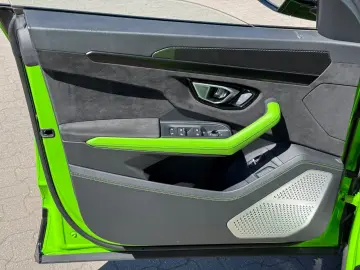 LAMBORGHINI URUS 4.0 V8  PEARL CAPSULE EDITION  B&O 3D