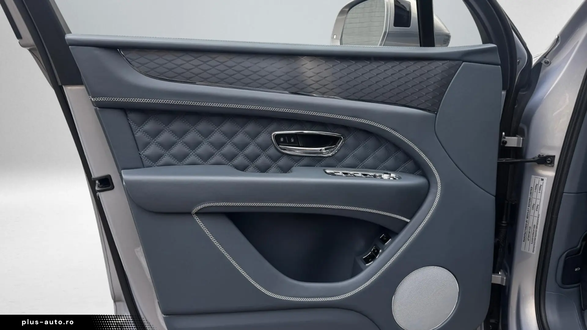Bentley Bentayga V8 -1.HAND-BLACKLINE - BENTLEY BERLIN -