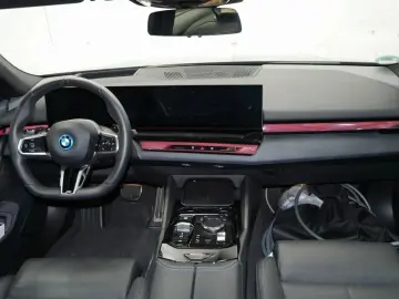 BMW 550e xDrive M Sport