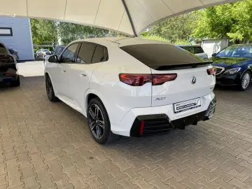 BMW X2 xDrive20d    M Sport LED LC Plus AHK Kamera M