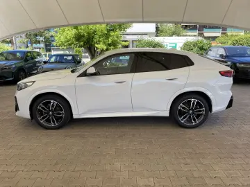 BMW X2 xDrive20d    M Sport LED LC Plus AHK Kamera M