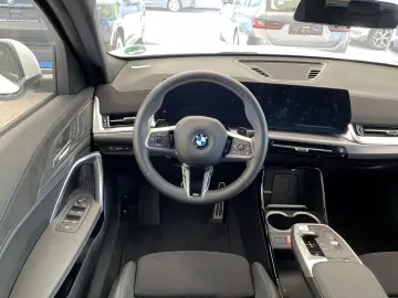BMW X2 xDrive20d    M Sport LED LC Plus AHK Kamera M