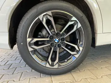 BMW X2 xDrive20d    M Sport LED LC Plus AHK Kamera M