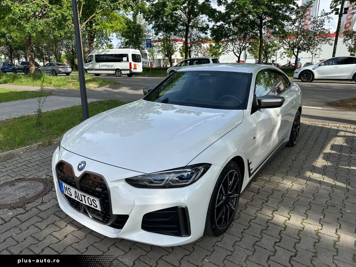 BMW i4 Gran Coupe M50 Sitzbelueftung Head Up Laser