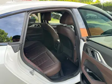 BMW i4 Gran Coupe M50 Sitzbelueftung Head Up Laser