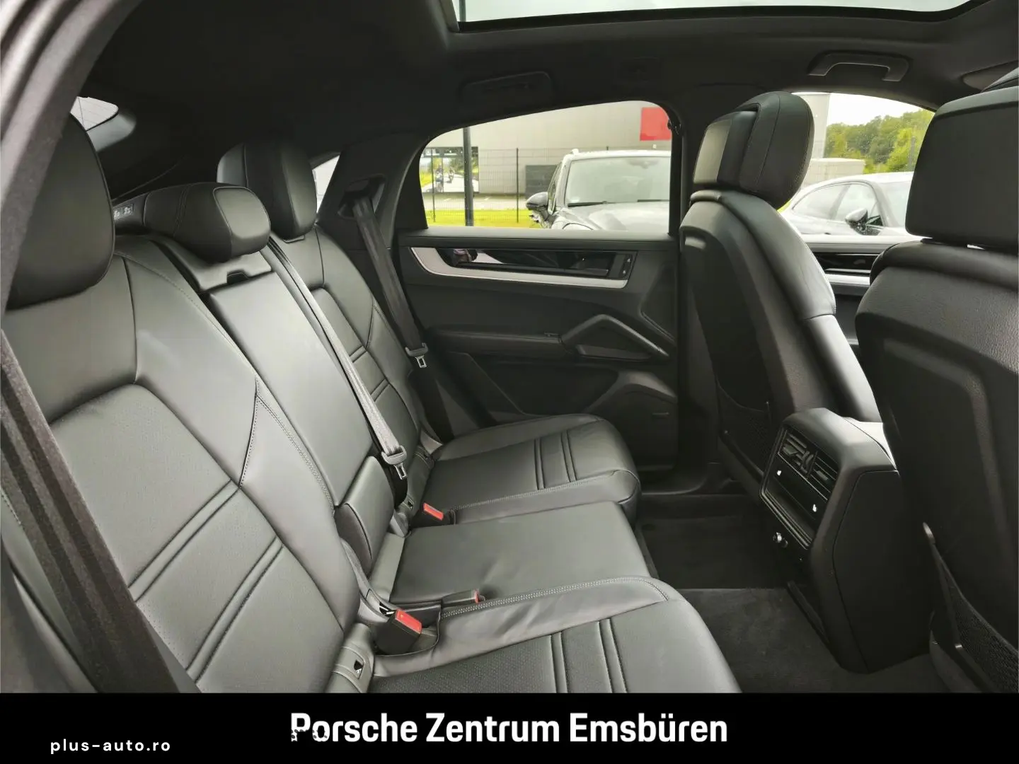PORSCHE Cayenne E-Hybrid Coupe PASM Inno Bose Head-Up 14