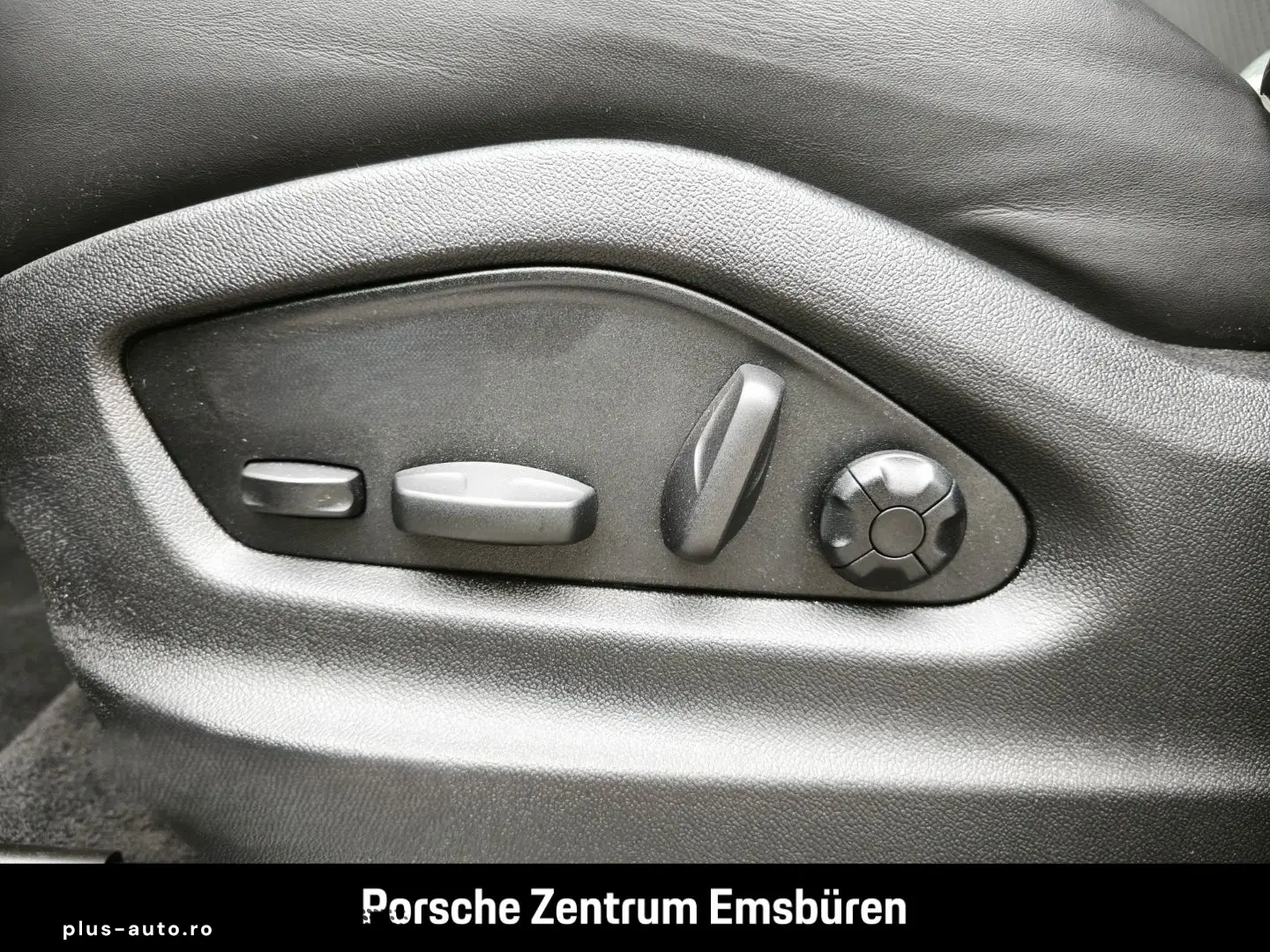 PORSCHE Cayenne E-Hybrid Coupe PASM Inno Bose Head-Up 14