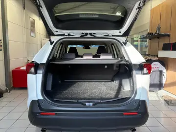 TOYOTA RAV4 Hybrid 4x2 Basis