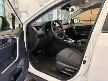 TOYOTA RAV4 Hybrid 4x2 Basis
