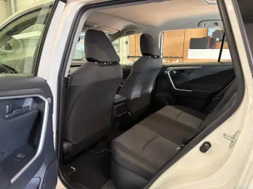 TOYOTA RAV4 Hybrid 4x2 Basis