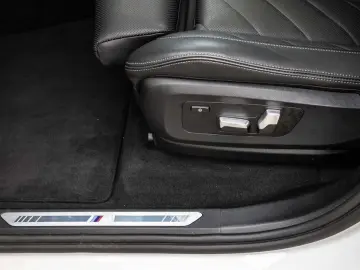 BMW X5 xDrive30d M Sport HUD AHK Pano Laser Soft 20