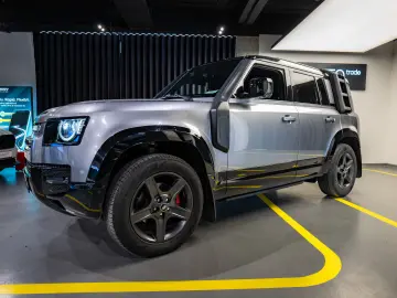 Land Rover Defender 110 X-Dynamic SE