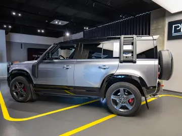Land Rover Defender 110 X-Dynamic SE