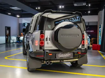 Land Rover Defender 110 X-Dynamic SE