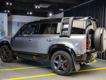Land Rover Defender 110 X-Dynamic SE