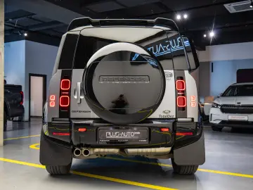 Land Rover Defender 110 X-Dynamic SE