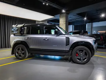 Land Rover Defender 110 X-Dynamic SE