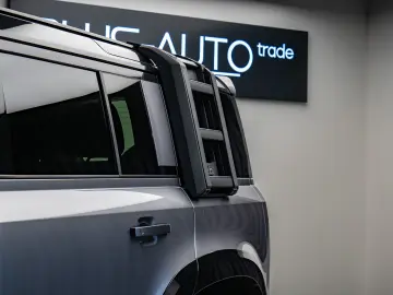 Land Rover Defender 110 X-Dynamic SE