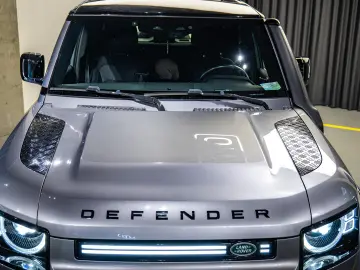 Land Rover Defender 110 X-Dynamic SE